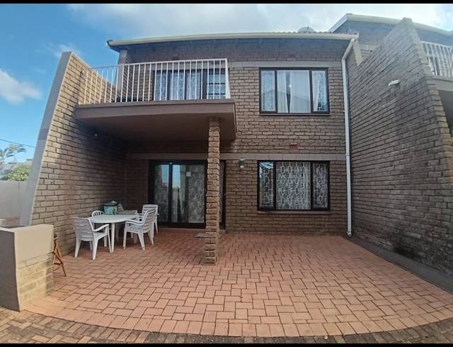 3 BEDROOM APARTMENT FOR SALE IN UVONGO BEACH